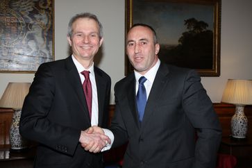 Ramush Haradinaj (rechts) mit David Lidington (2013)