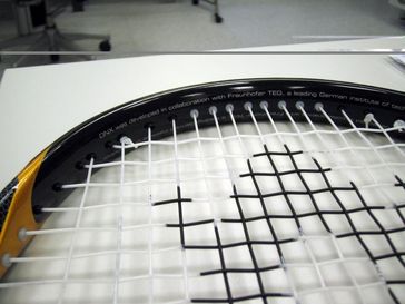 Besonders belastbar und gut dämpfend ist der Tennisschläger mit Einlagen aus Carbon-Nano-Tubes. © Fraunhofer TEG