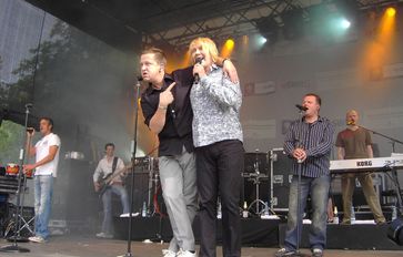 Krumbiegel (vorne links) zusammen mit Tobias Künzel.