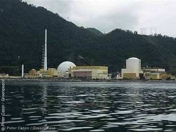 Die Reaktoren Angra 1 und 2 in Brasilien. Bild: Peter Caton / Greenpeace