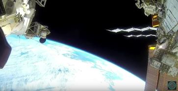 Bild: Screenshot Youtube Video "AMAZING FOOTAGE FROM ISS - FEED CUT JUST AS UFO APPEARS "