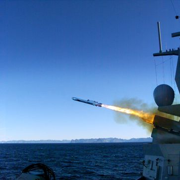 Der Seezielflugkörper Naval Strike Missile (NSM) Block 1A wird in Zukunft als Bewaffnung auf den Fregatten F124, F125 und F126 eingesetzt  Bild: Kongsberg Defence and Aerospace Fotograf: PIZ Ausrüstung, Informationstechnik und Nutzung