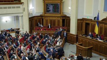 Sitzungssaal des ukrainischen Parlaments in Kiew. Bild: Gettyimages.ru / NurPhoto / Kontributor