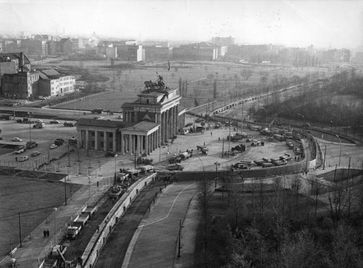 Luftbild des Brandenburger Tors, 1961