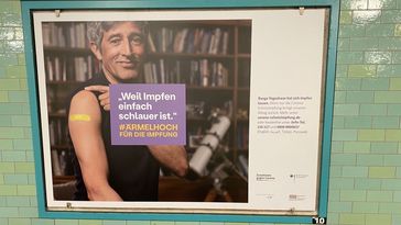 Im Dezember 2020 startete die Bundesregierung ihre erste mediale Impfkampagne unter dem Motto: "Deutschland krempelt die Ärmel hoch für die Corona-Schutzimpfung". Bild: RT