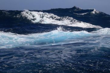 Zwischen dem Ozean und der Atmosphäre herrscht ein reger Austausch des Treibhausgases Kohlendioxid. Das Südpolarmeer spielt hierbei eine wichtige Rolle. Quelle: Foto: Frank Rödel, Alfred-Wegener-Institut (idw)