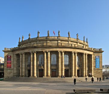 Staatstheater Stuttgart, Opernhaus mit seiner repräsentativen Eingangsfront