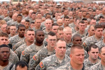 Infantrie der USA Armee: In Deutschland bezahlt der Steuerzahler die Besatzungskosten durch die USA.