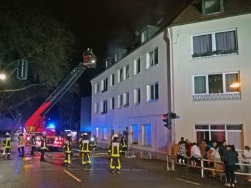 Bild: Feuerwehr Bochum / Menschenrettung über Drehleiter