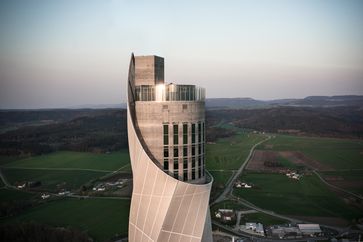 Tourismusmagnet der Region und Wahrzeichen der Ingenieurskunst: thyssenkrupp Elevator. Bild: "obs/thyssenkrupp elevator AG/Vietlböck"