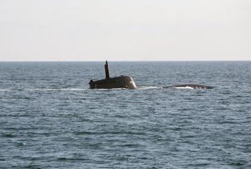 Das Uboot U 32 (212A Klasse) taucht auf in der Eckernförder Bucht.