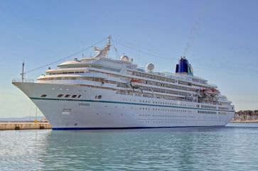 Das neue Traumschiff ab 2015, die Amadea, 2012 in Split