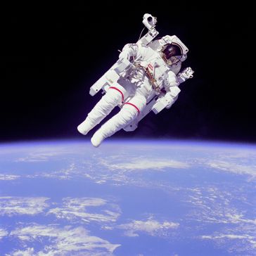 NASA-Astronaut Bruce McCandless II bei einem Außenbordeinsatz am 11. Februar 1984