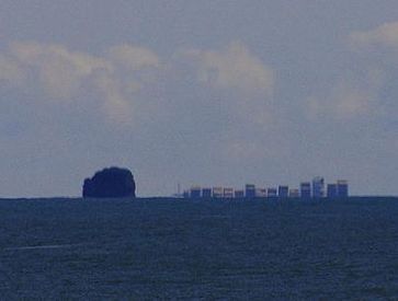 Die havarierte Rena, damals nachdem Unglük von Land aus fotografiert. Bild: Rick / wikipedia.org