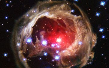 Bild des "V838 Monocerotis" - aufgenommen vom Weltraum-Teleskop Hubble.  "obs/ZDFinfo/PBS"