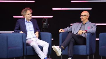 Alex Karp, CEO von Palantir Technologies, und Timotheus Höttges, CEO der Deutschen Telekom, während der Digital-X-Veranstaltung am 7. September 2021 in Köln.