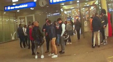 Der Linzer Hauptbahnhof am Abend. Bild: Wochenblick / Eigenes Werk