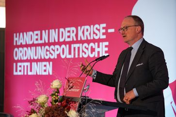 Prof. Dr. Dr. h.c. Lars P. Feld bei der 14. Ludwig-Erhard-Lecture der INSM Bild: Initiative Neue Soziale Marktwirtschaft (INSM) Fotograf: MAREN STREHLAU Photography