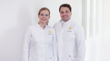 Dr. Jennifer Quist und Prof. Dr. Dr. Sven Quist (2025) Bild: Dermatologie Quist Fotograf: Dermatologie Quist