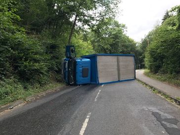 Umgekippter LKW Bild: Polizei