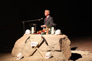 Klaus-Dieter Scheurle auf der Durchschlagsfeier des Tunnels Höhnberg