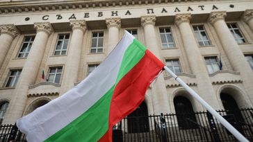 Bulgarische Flagge (Symbolbild) Bild:  Gettyimages.ru / Artur Widak