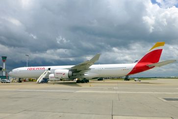Ein Airbus A340-600 der Iberia (Symbolbild): Die 4. größte Volkswirtschaft der Erde hat kein funktionierendes Flugzeug mehr...