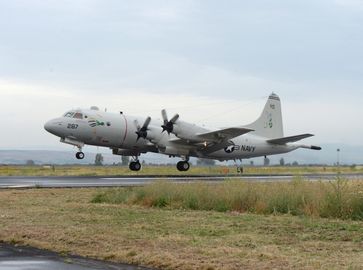 A U.S. Navy P-3C Orion Suchflugzeug, auf der Suche nach dem Absturzort von Flug MS804