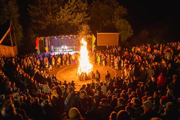 Lagerfeuer Abschlussfeier "Prisma 2025" Bild: Deutsche Pfadfinderschaft Sankt Georg Fotograf: Sebastian Boblist