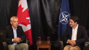 Herzliche Begegnung des kanadischen Premierministers Justin Trudeau (re.) mit dem noch amtierenden NATO-Generalsekretär Jens Stoltenberg im August 2022 Bild: www.globallookpress.com / Jason Franson
