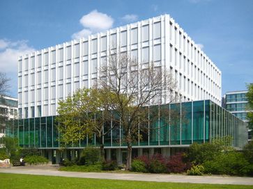 Zentrale der Heinrich-Böll-Stiftung in Berlin-Mitte, Schumannstr. 8 (Westseite)