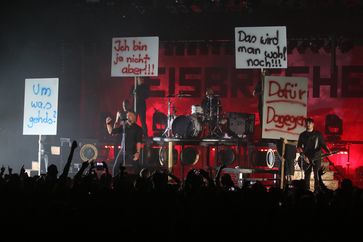 Rockband Eisbrecher auf dem ZMF 2016 in Freiburg, Archivbild