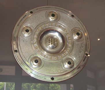 Die Meisterschale – Trophäe für den deutschen Fußball-Meister (Stand 1992)