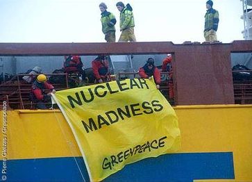 Greenpeace protestiert gegen den Transport wichtiger Bauteile für den finnischen AKW-Neubau. Bild: Pierre Gleizes / Greenpeace