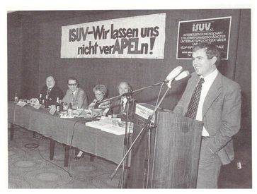 ISUV e.V. Archiv: Rainer Offergeld, Staatssekretär im Finanzministerium bei einer ISUV Veranstaltung Bild: Interessenverband Unterhalt und Familienrecht - ISUV e. V. Fotograf: ISUV Archiv