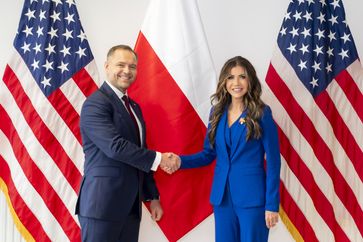 Karol Tadeusz Nawrocki und Kristi Noem (2025)