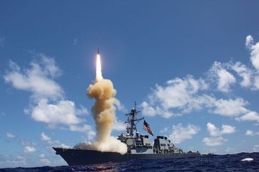 USS Fitzgerald: Kann schießen aber ist anscheinend unfähig zum schadfreien Navigieren? (Symbolbild)