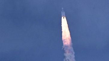 Eine Rakete der Indischen Weltraumforschungsorganisation (ISRO) mit der Raumsonde Chandrayaan-3 an Bord hebt am 14. Juli 2023 vom Satish Dhawan Space Centre in Sriharikota ab.