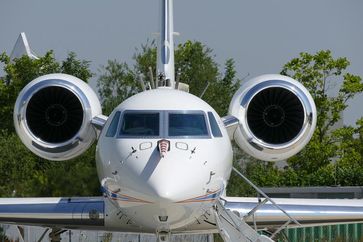 Das Forschungsflugzeug HALO ist mit zahlreichen Einlässen versehen, durch die Luftproben ins Innere zu den Instrumenten geführt werden. Quelle: Deutsches Zentrum für Luft- und Raumfahrt (DLR) (idw)