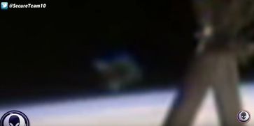 Bild: Screenshot Youtube Video "Feed CUT As Horseshoe UFO Appears On ISS Live Cam! 4/18/16"