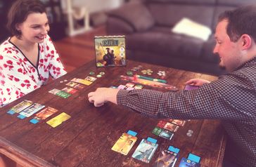 7 Wonders Duel bringt Paare an den Spieltisch Bild: Asmodee/Repos Fotograf: Asmodee GmbH