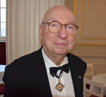 Aribert Reimann mit dem Orden Pour le Mérite (2014), Archivbild