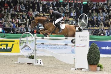 Felix Haßmann und Horse Gym´s Balzaci.  Bild: Karl-Heinz Frieler - "obs/Comtainment GmbH"