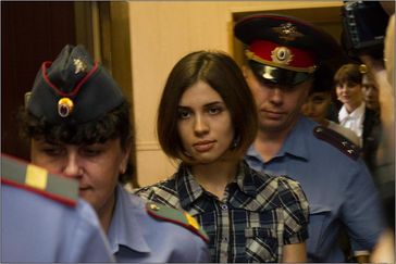 Nadeschda Tolokonnikowa von Pussy Riot im Gericht in Moskau, Juni 2012