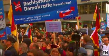Bild: Screenshot Youtube Video "Pro-refugees protests riot with police, Germany Berlin (Протесты Германия)"
