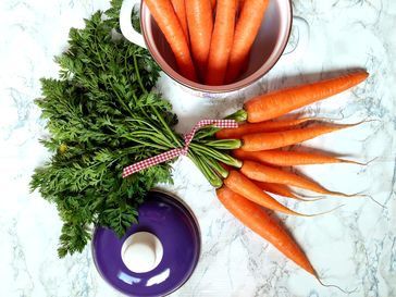 Möhren haben den höchsten Gehalt an Carotinen, welche nicht nur für die Augen wichtig sind. Das Gemüse enthält weitere wichtige Nähstoffe, ist kalorienarm und dazu sehr sättigend.