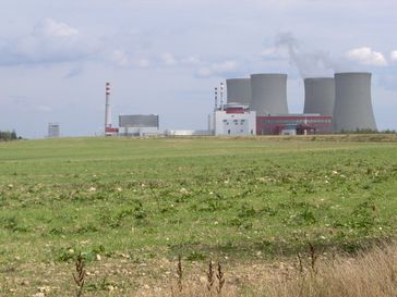 Das Kernkraftwerk Temelín ist ein Kernkraftwerk nahe Temelín in Tschechien. Es ist hinsichtlich der Leistung mit 2026 MW das größte Kraftwerk in Tschechien.