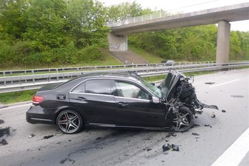 beschädigter PKW des 19-Jährigen Bild: Polizei