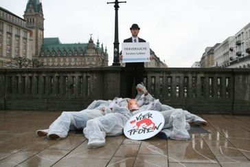 VIER PFOTEN protestiert gegen Tierversuche, hier 2012 in Hamburg. Bild: © VIER PFOTEN