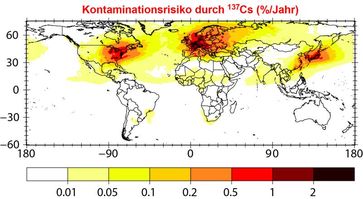 Weltweite Wahrscheinlichkeit einer radioaktiven Kontamination: Die Karte gibt in Prozent an, wie hoch die jährliche Wahrscheinlichkeit einer radioaktiven Verseuchung von über 40 Kilobecquerel pro Quadratmeter ist. In Westeuropa liegt sie bei etwa zwei Prozent in einem Jahr.
Quelle: Quelle: Daniel Kunkel, MPI für Chemie, 2011 (idw)